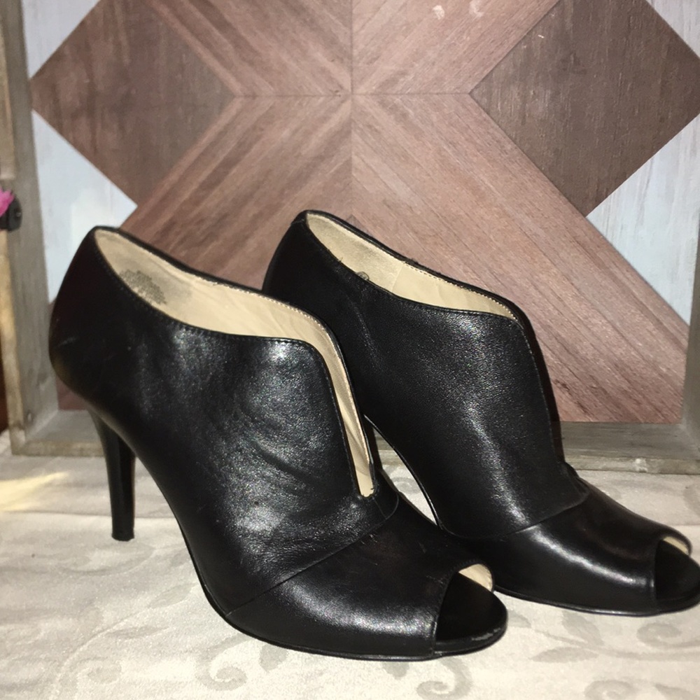 Nine West peep toe heel